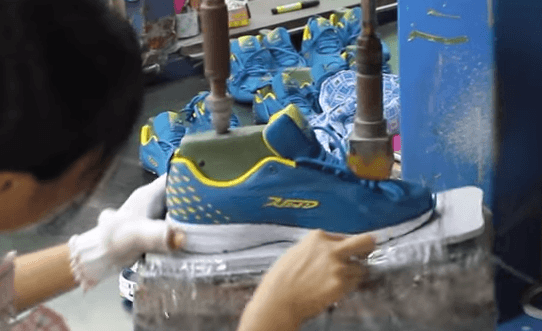 How Shoes are Made Video-SOle_marking