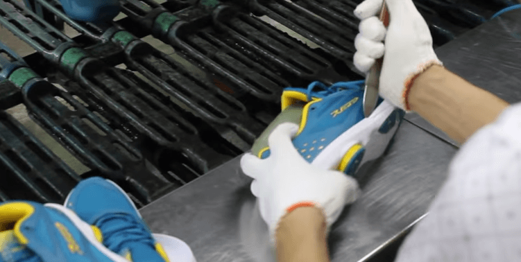 Shoe manufacturing video - sole bonding